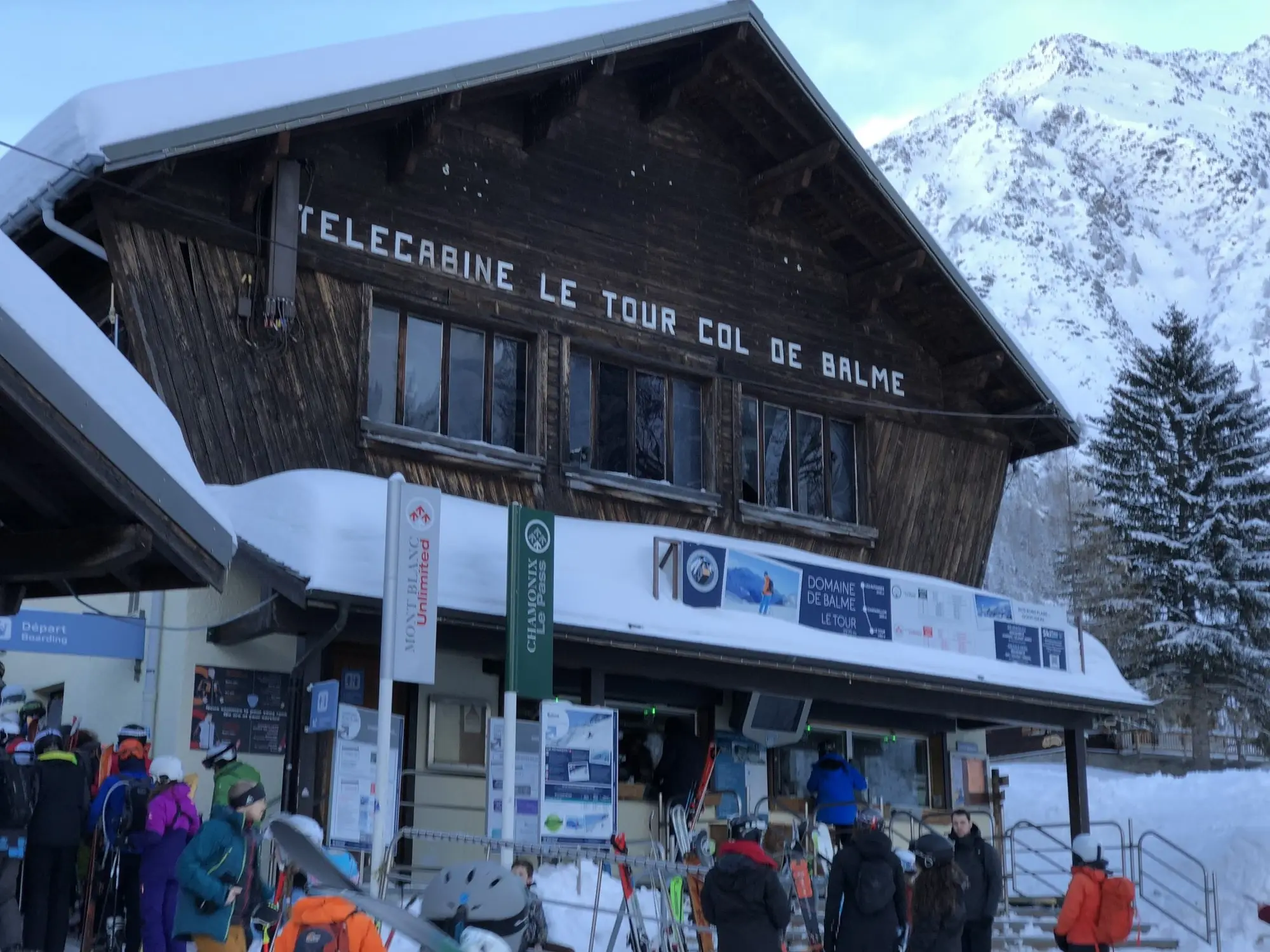 La télécabine du col de Balme, au Tour, sous la neige