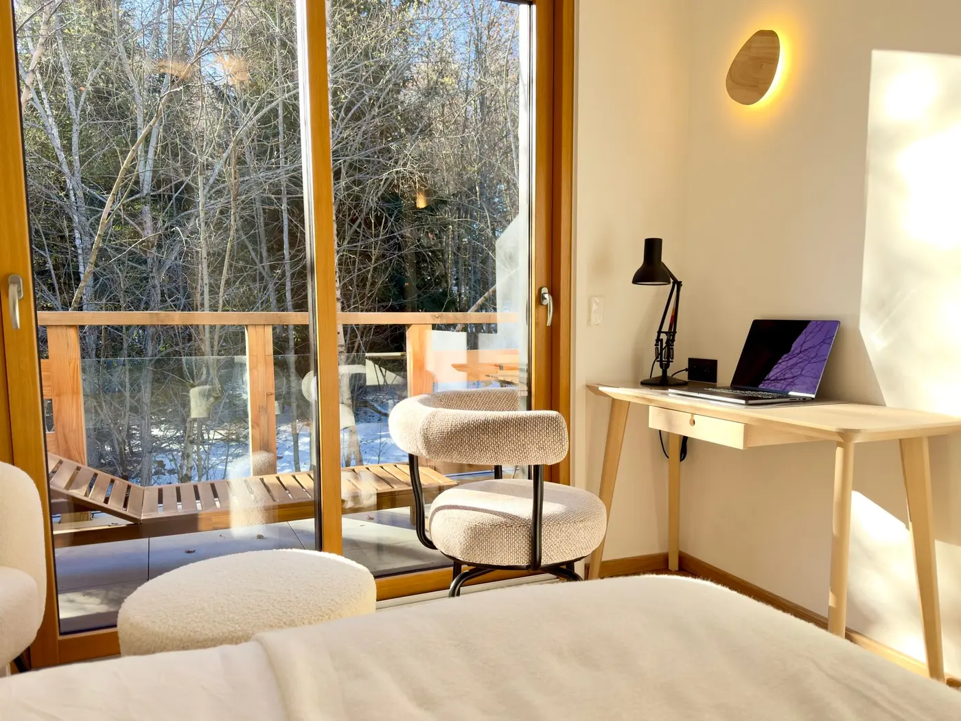 Le bureau et la baie de la chambre forêt, la forêt en hiver