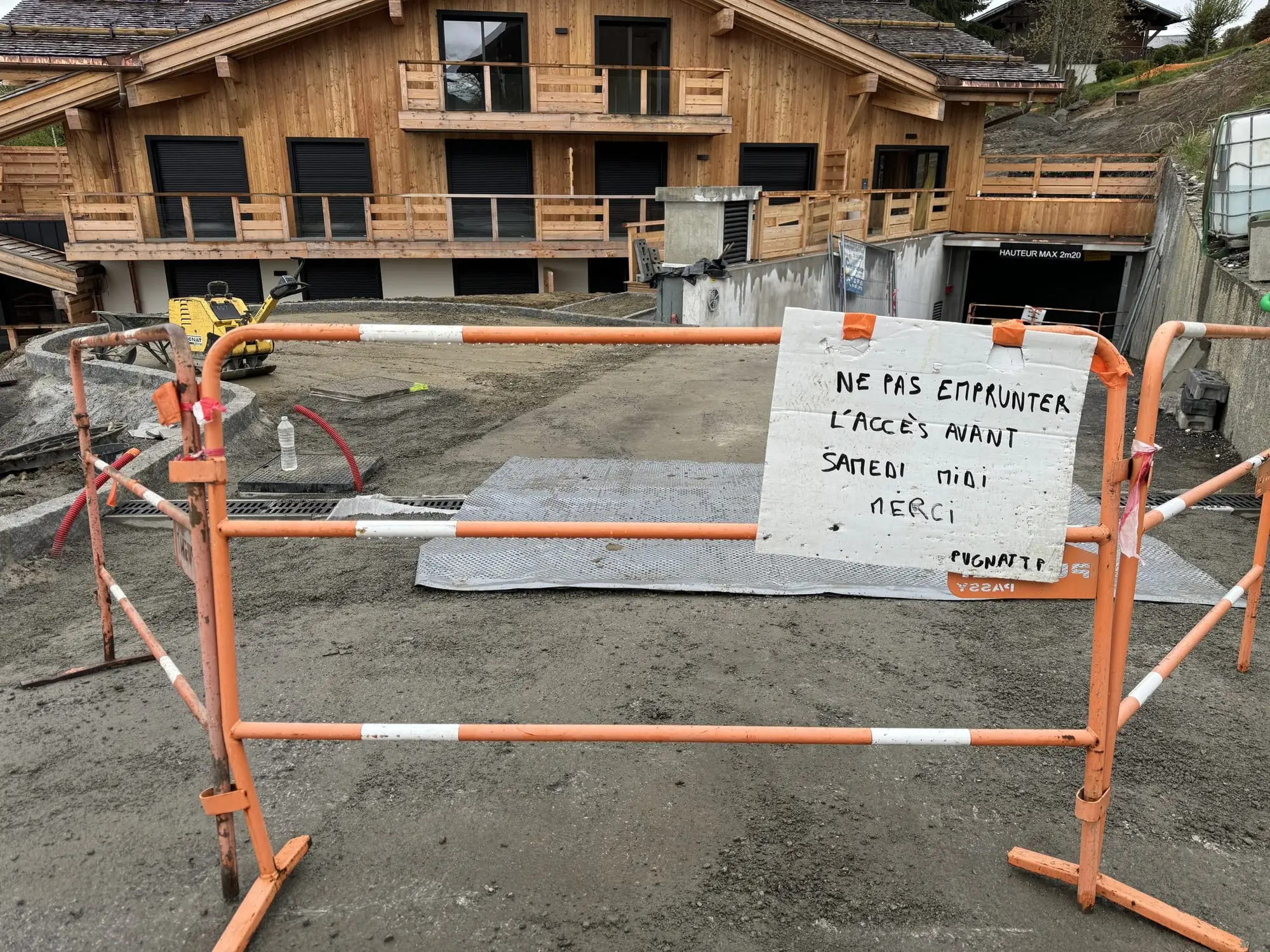 Les derniers travaux des abords.